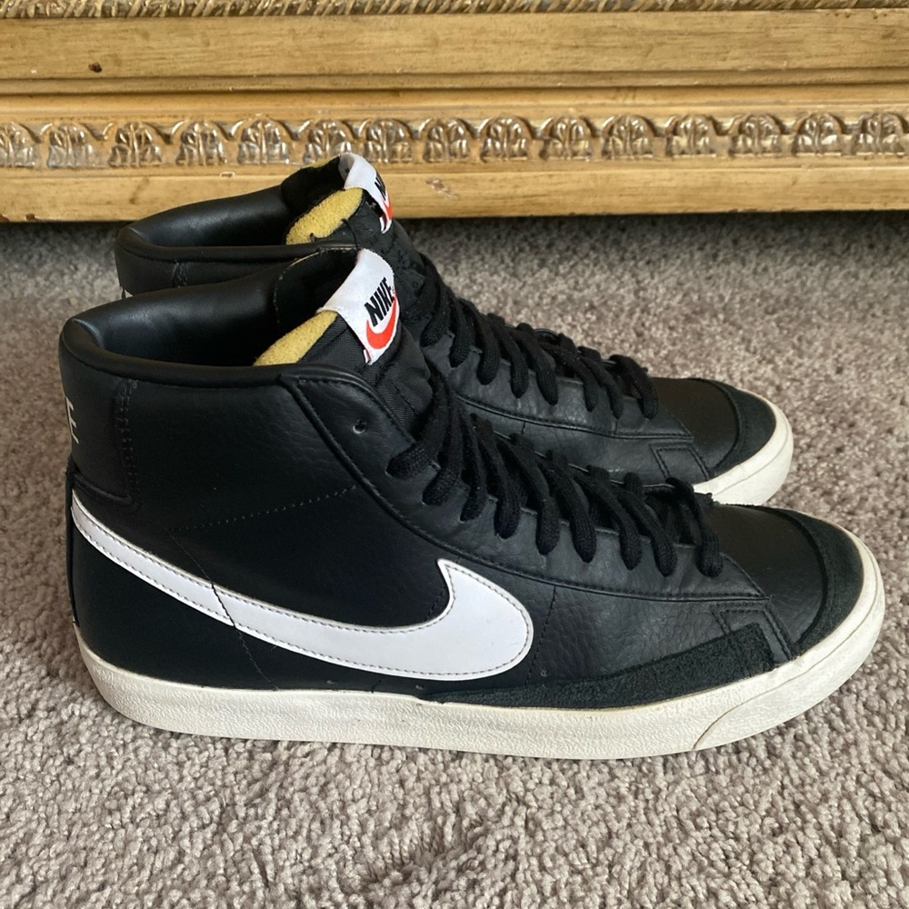 Nike Blazer 77 Mid Men's Vintage Leather Classic Black and White Sneakers